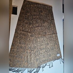 Elegant Paisley Scarf in Black and Tan
